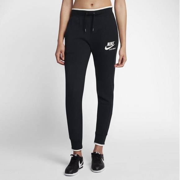 Nike Sportswear Jogger - Picture 1 of 9